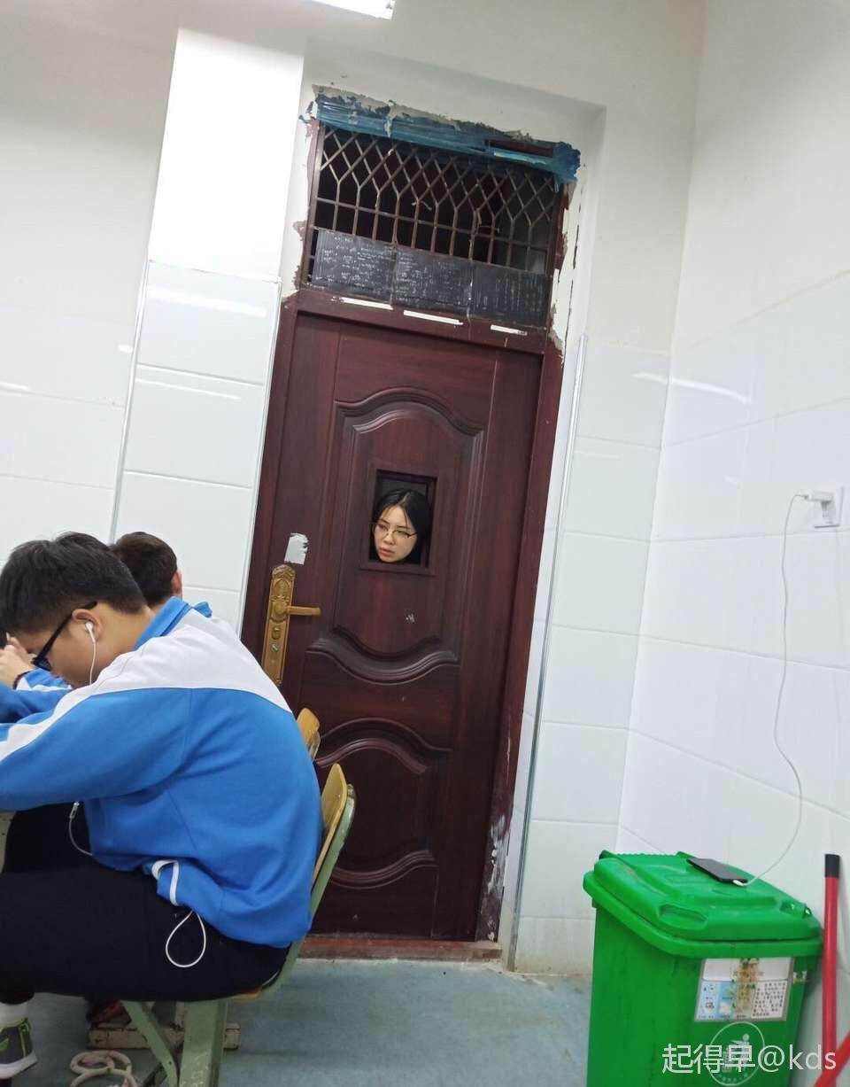 假如我家不装门,只装一个监控加警告标语