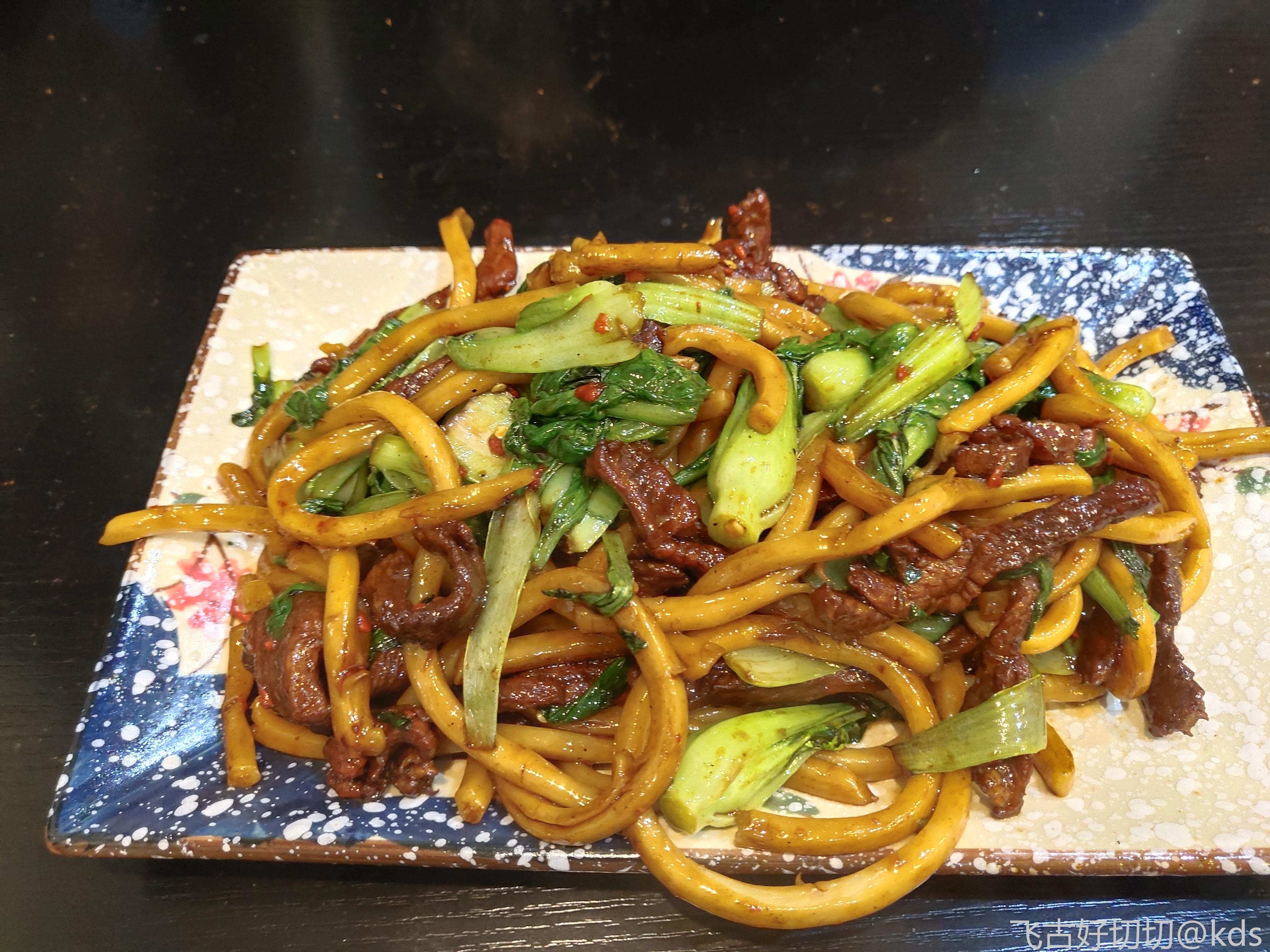 肉丝炒面!加块炸猪排!