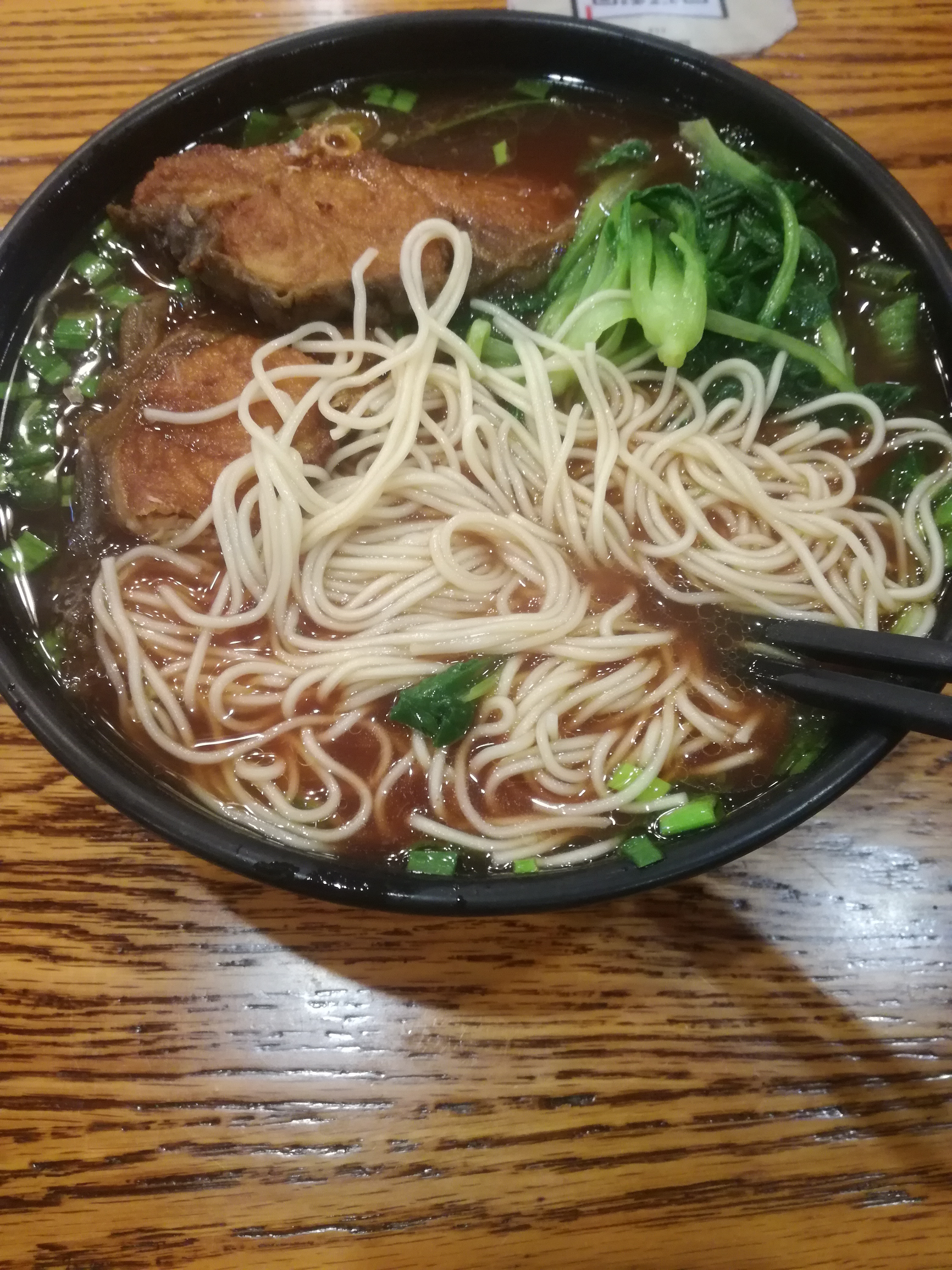 我昨晚吃好一大碗爆鱼面,去了一位女性朋友租的新家做客,你们觉得如何