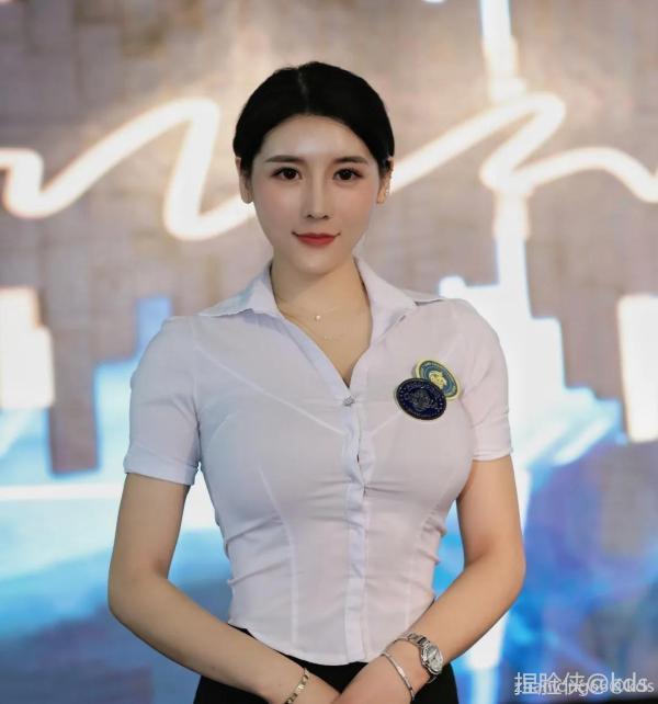 国内第一健身美女刘太阳打几分