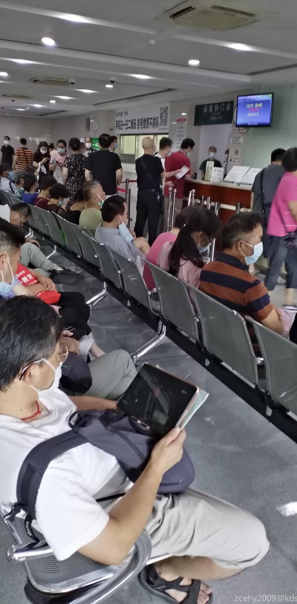 到医院看病排队裤透