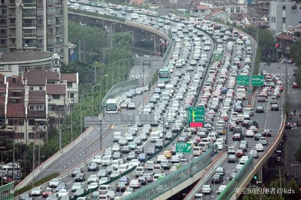 已经从早到晚这样子了,大家继续一个人开一辆车添堵吧