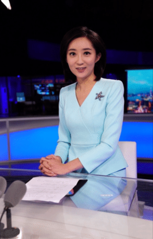 夜线约见:主持人一定要准备稿子才能采访么,如果桌上没稿子的情况下