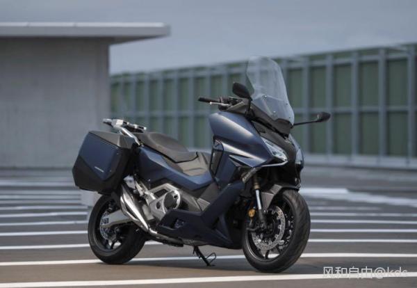 全宇宙最新款重型踏板佛莎750