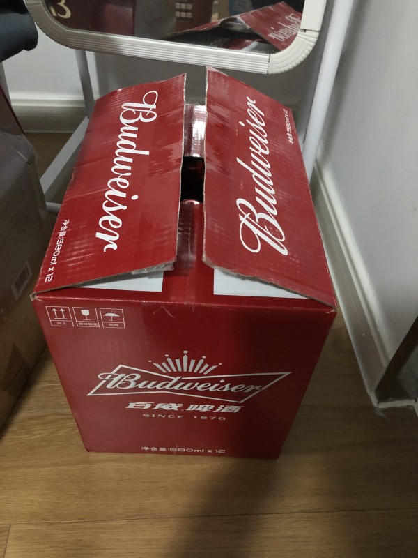 又搞了一箱百威划算