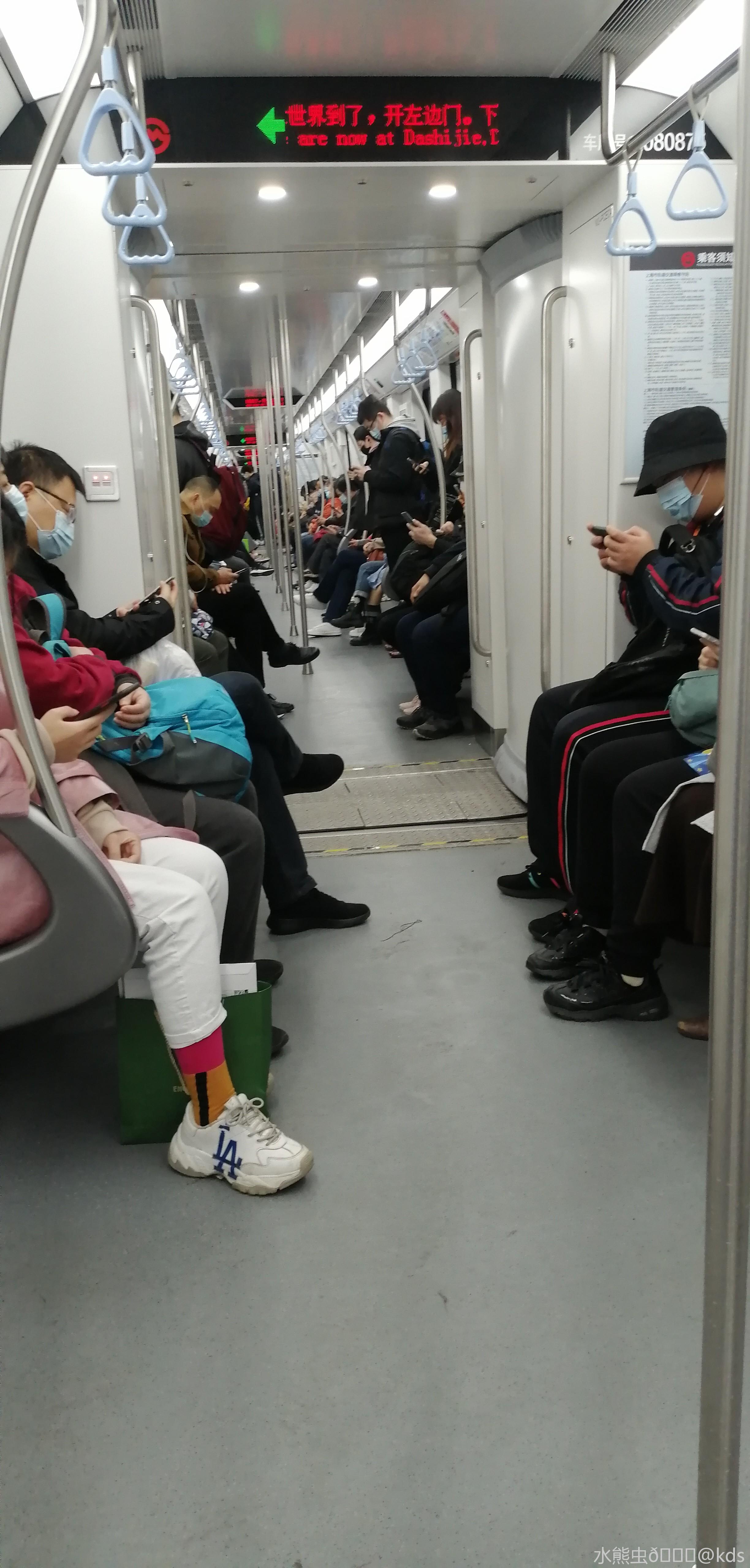 亲历京城地铁早高峰,要多挤有多挤(图)