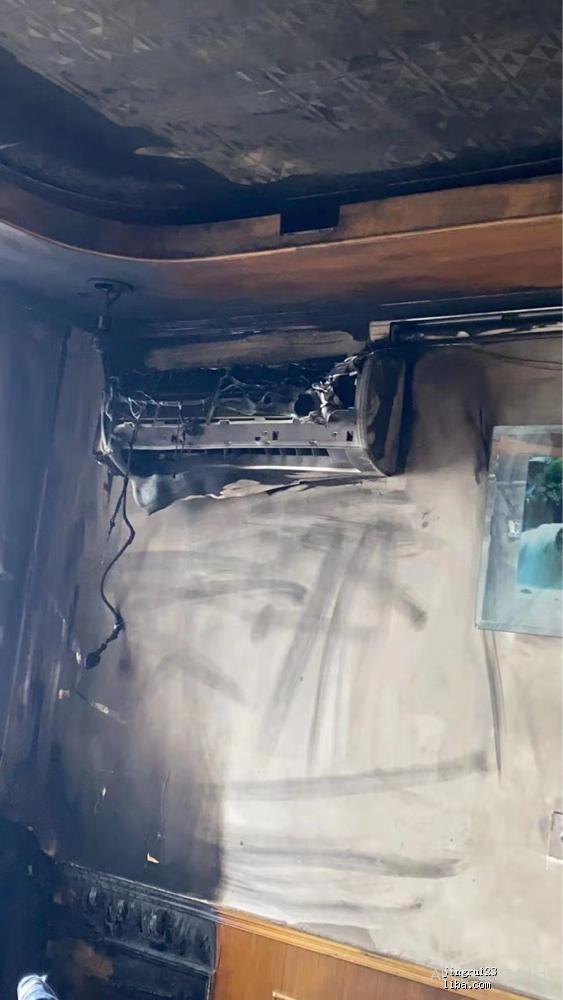 篱笆上人家的美的空调爆炸了