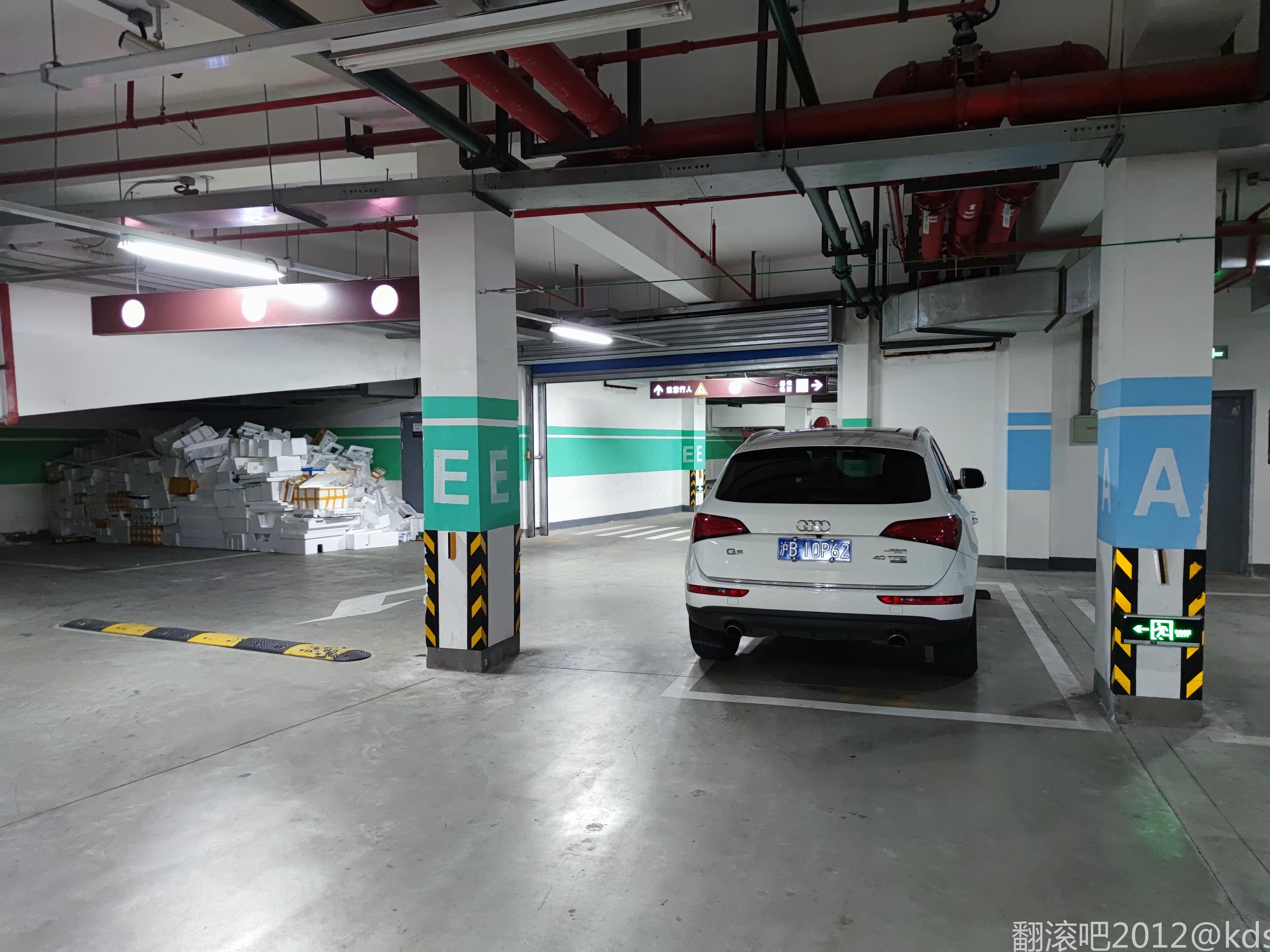 三号车位:缺点是非独立位置,边上有个停了左边不能开门的微型车位