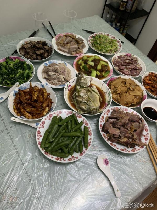 吃年夜饭了大家新年快乐