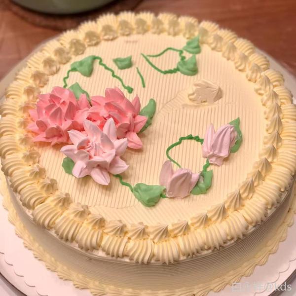 的白脱奶油蛋糕(凯司令出品的),不要在造谣什么黄色奶油是麦淇淋了