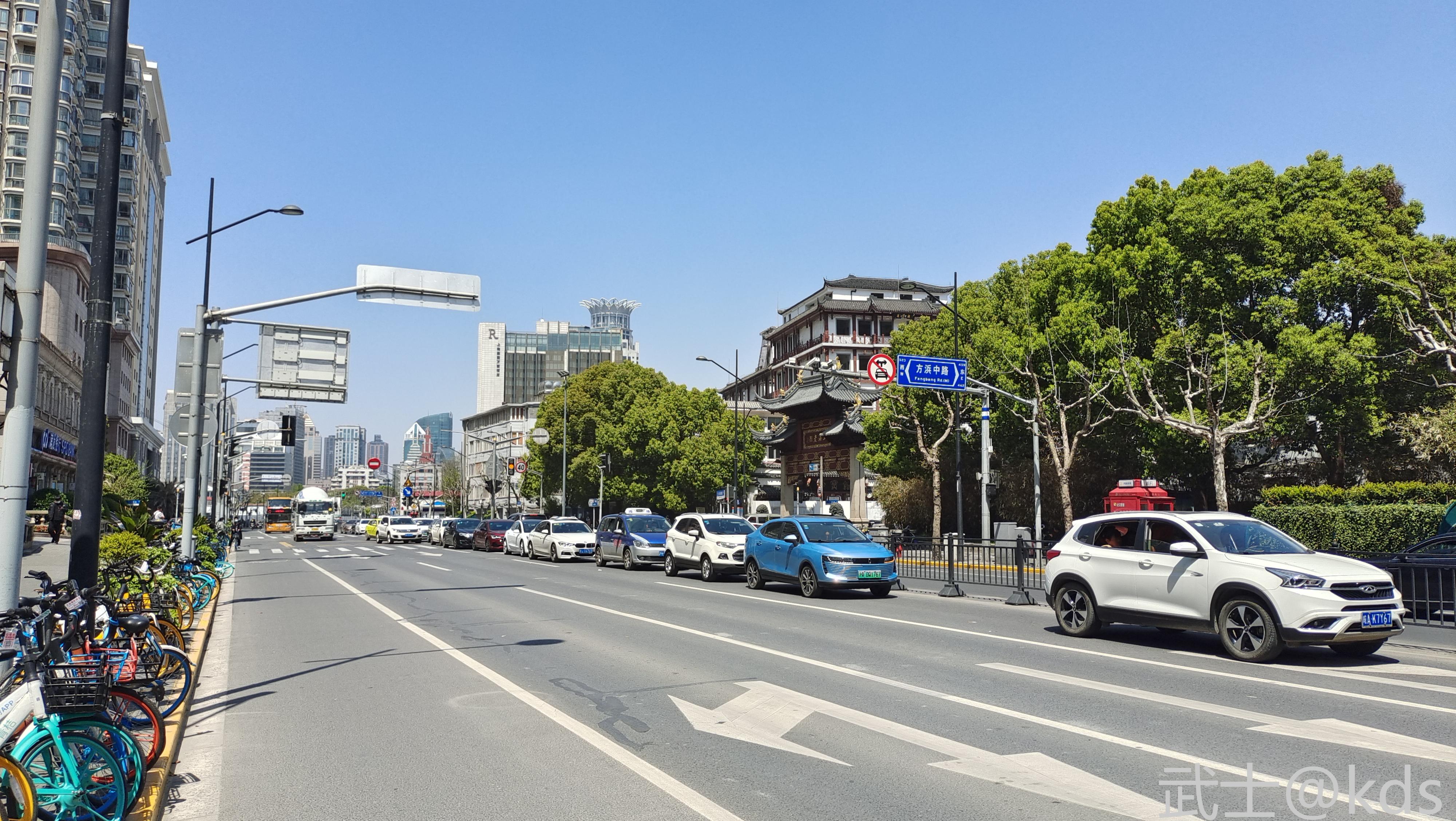 旧校场路.没想到清明节居然有这么多游客.