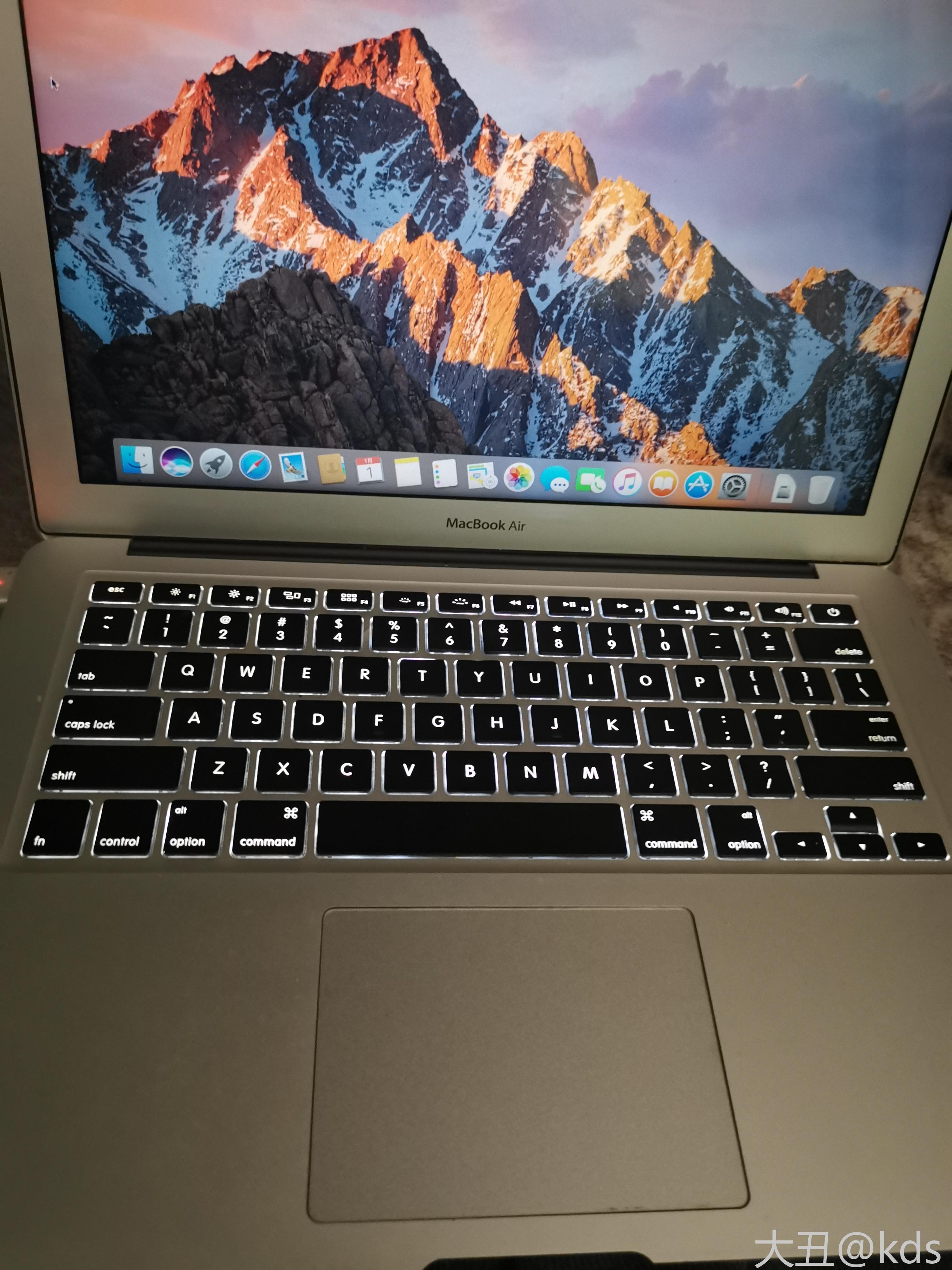 出台苹果17款macbookair笔记本电脑