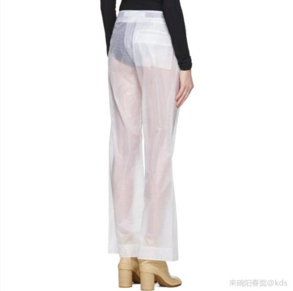 看到个女人穿条很透的白裤子