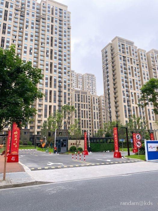 为什么不多造点彩虹湾动迁房分给滚地龙?