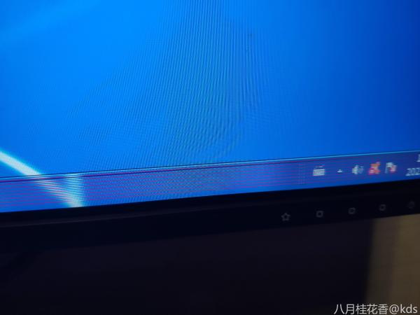 显示器出现横条纹花屏