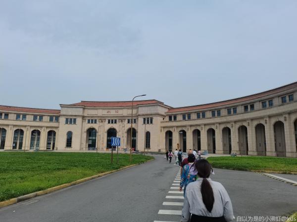 枫泾的车站好气派啊