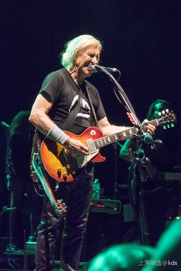 joe walsh这根塑料管发出的音效啥原理?