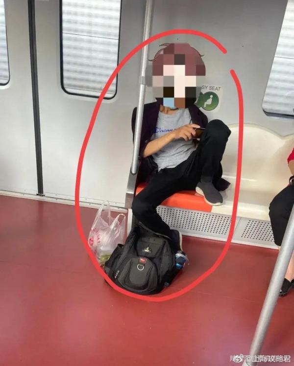 然后么脚一踩,家里炕上就是这样的吧?