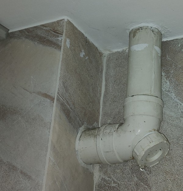 楼上下水管渗水,无赖,怎么办?