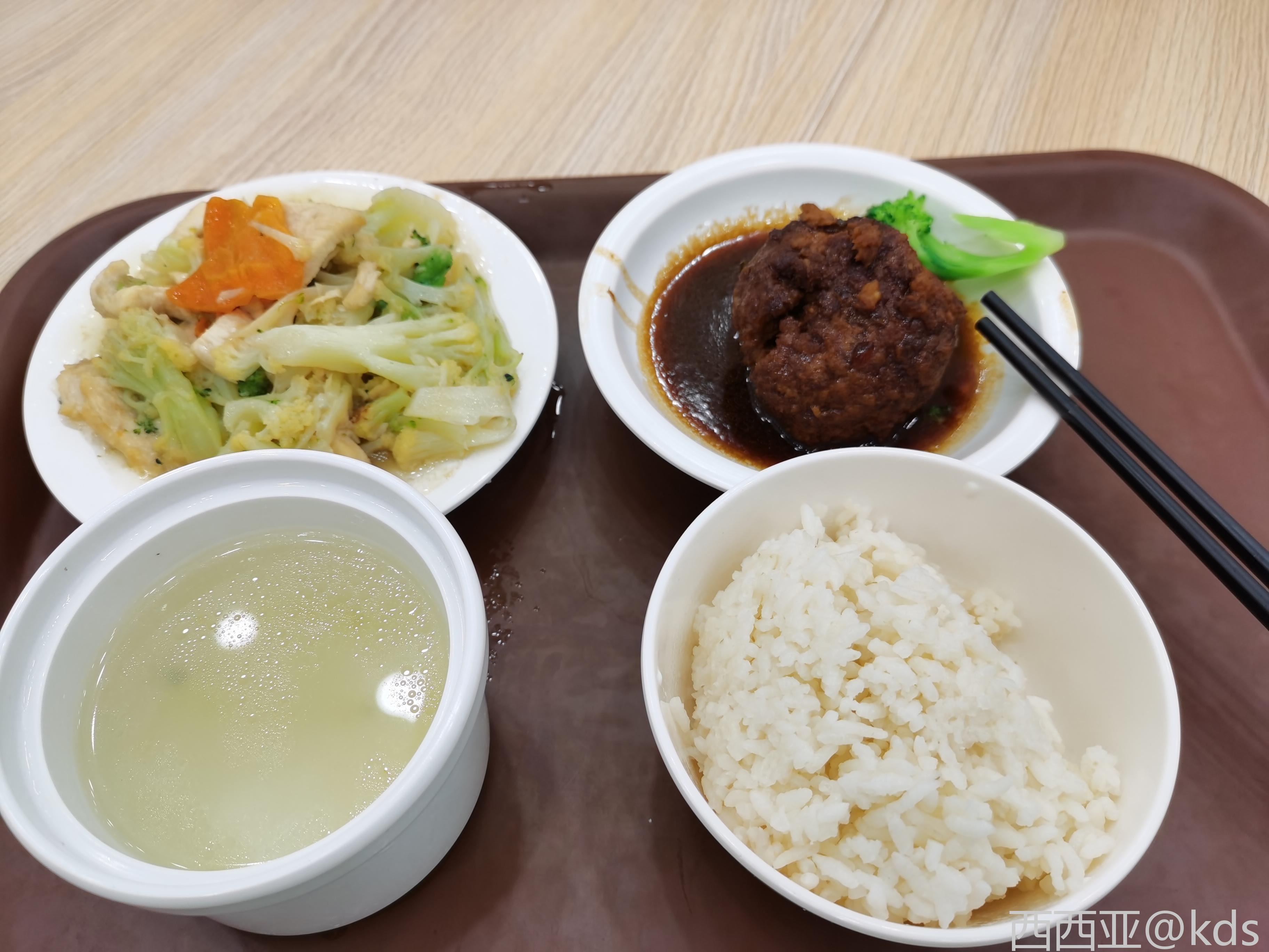 晚饭在社区食堂吃