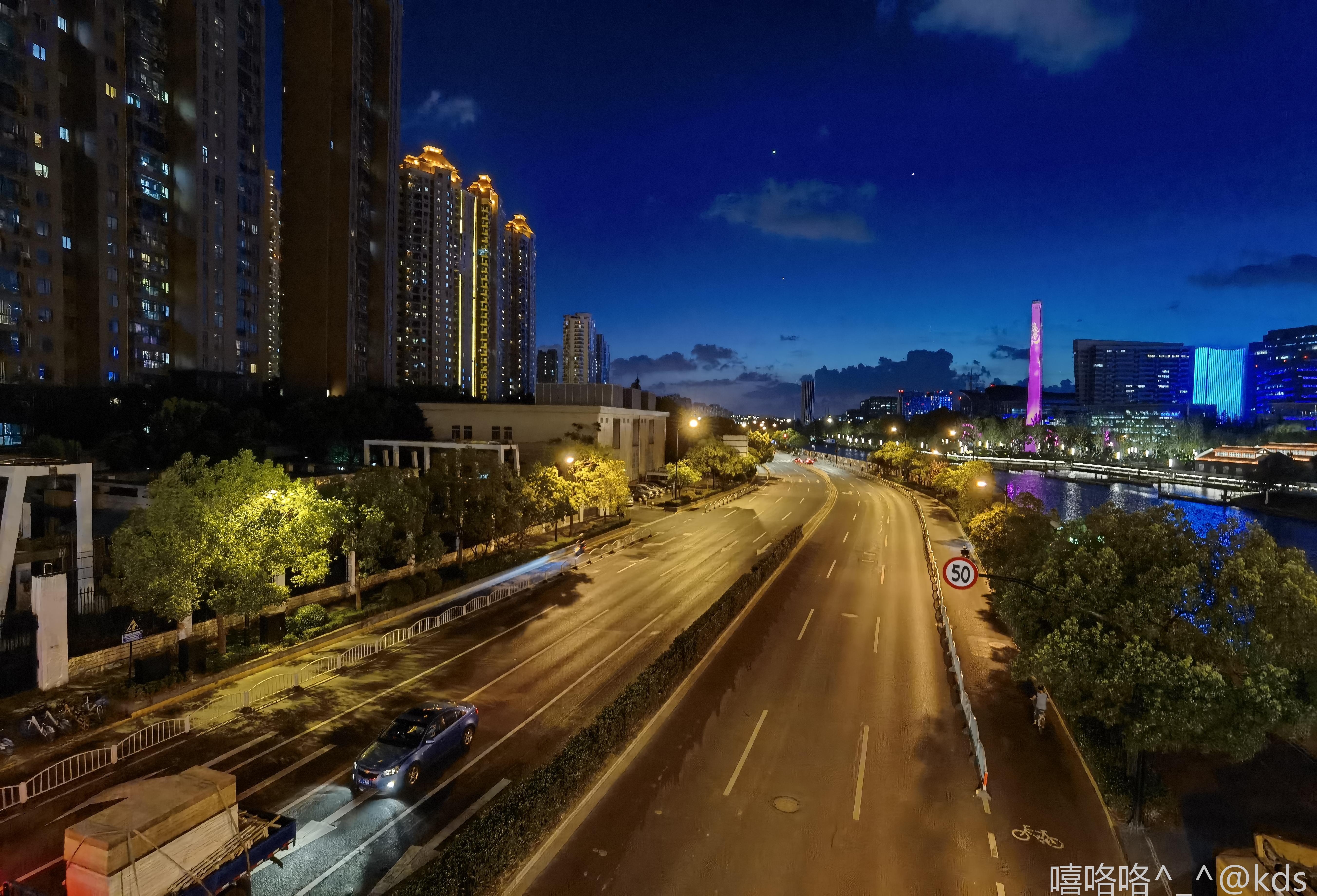 长宁路古北路桥上 傍晚的景色真的嗲