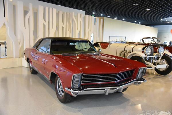 第12 1车,70年代美帝肌肉车.马力强劲 外观拉风风骚的美帝肌肉车来了.