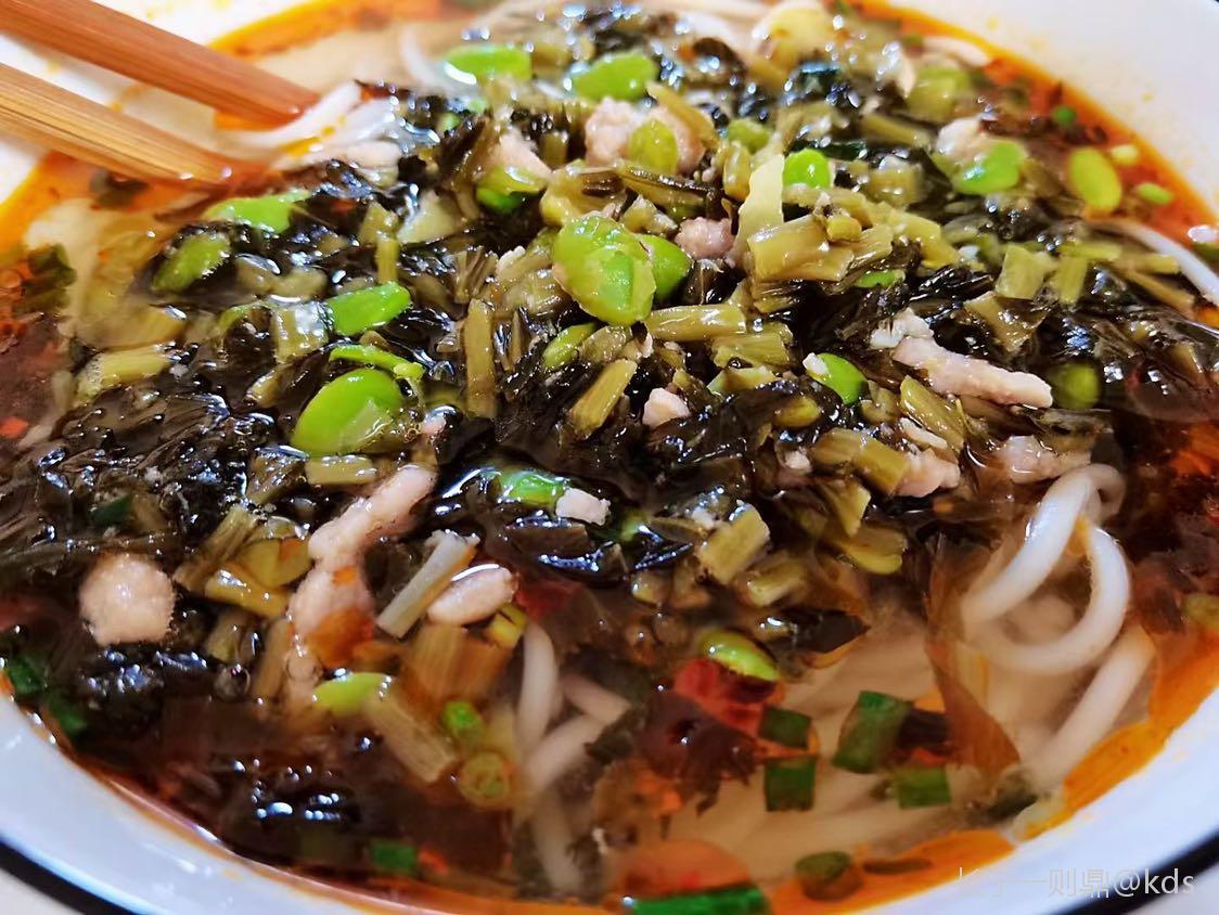 干完这碗自制雪菜肉丝面接着搬砖