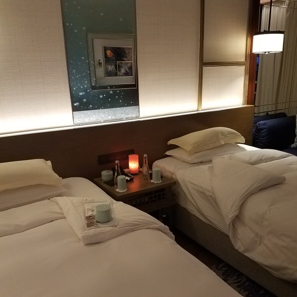 嗯,开夜床也给拍,你的酒店同学会被解雇吗?