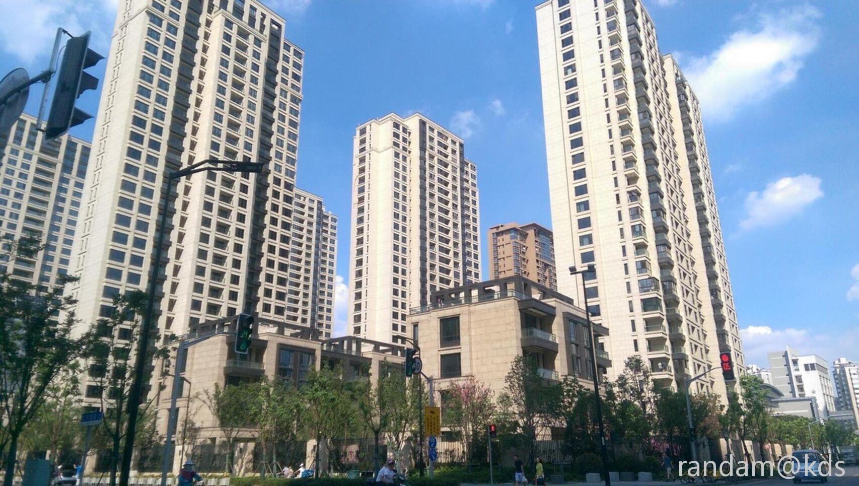 香港人造的高层筒子楼卖十几万米绝对宰滚地龙的