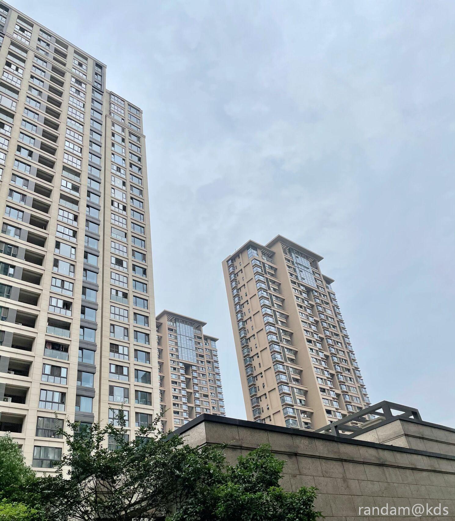 香港人造的高层筒子楼卖十几万米绝对宰滚地龙的