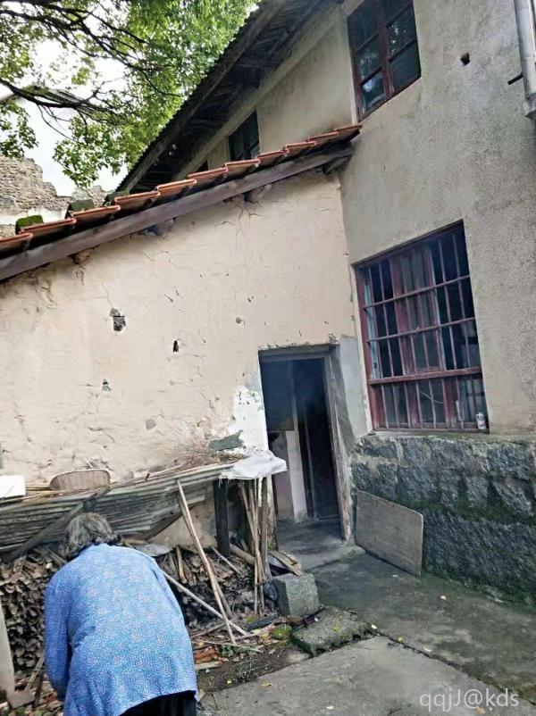 浙江居然还有这么穷的地方啊,第一眼觉得应该是非洲啊