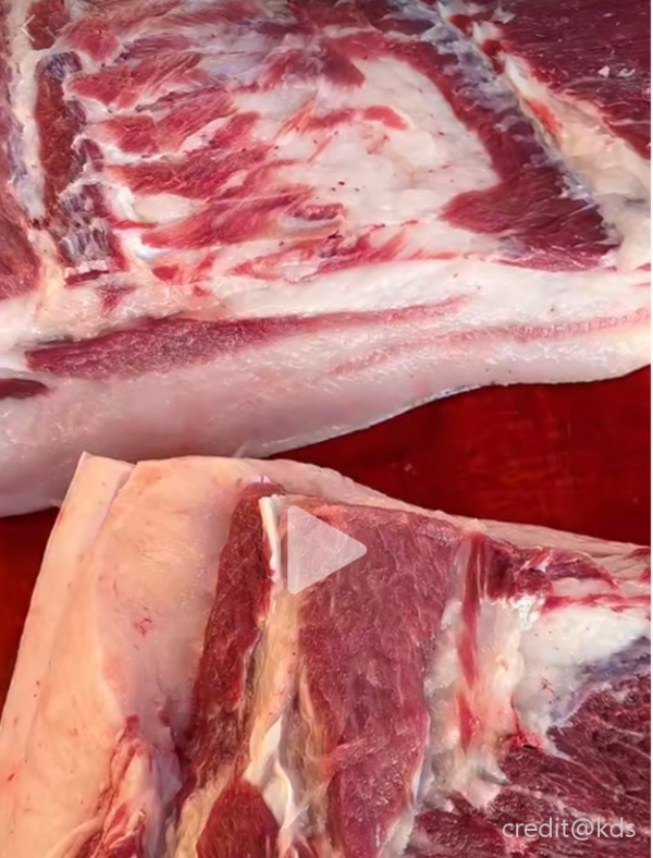 菜市场里的猪肉已经由8元/斤,涨到12元/斤,排骨涨到18元/斤了