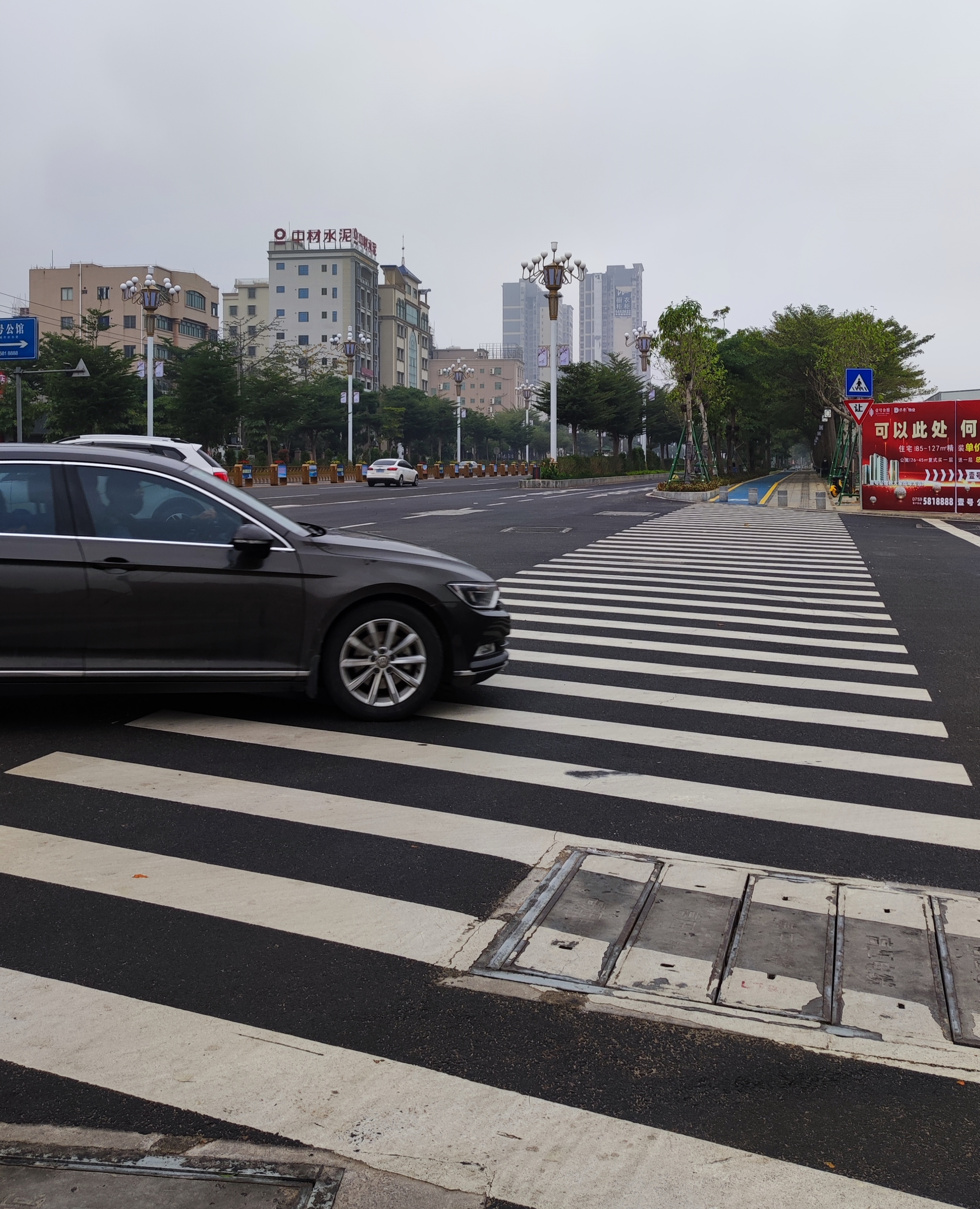 实拍外地十字路口没有红绿灯