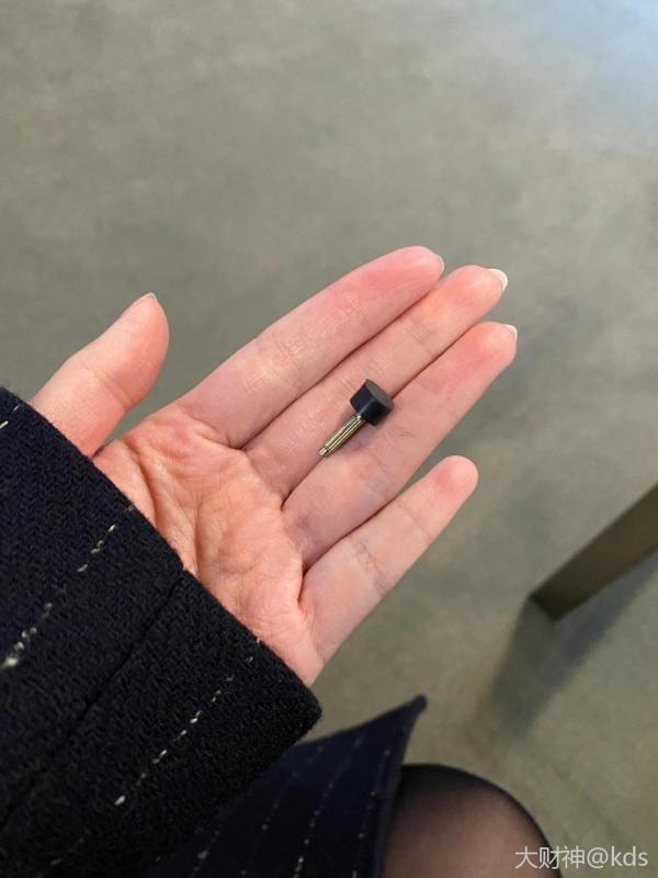 包里面找到了lg藏的窃听器