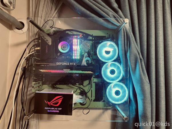 山上谁电脑裸奔的吗不用机箱的那种